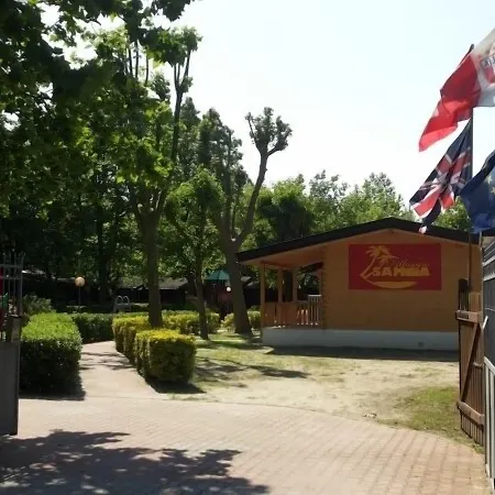 منتزه العطل Villaggio Samoa